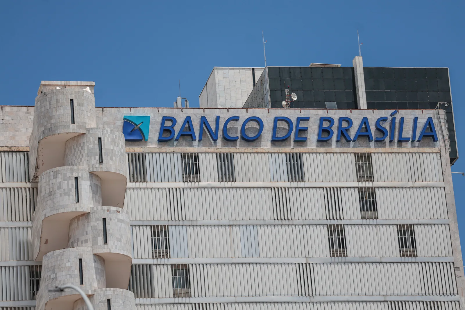 Audiência de mediação comandada por Luiz Fux terminou sem acordo entre o FGC e o Governo do Distrito Federal para cobrir rombo do Banco Master.