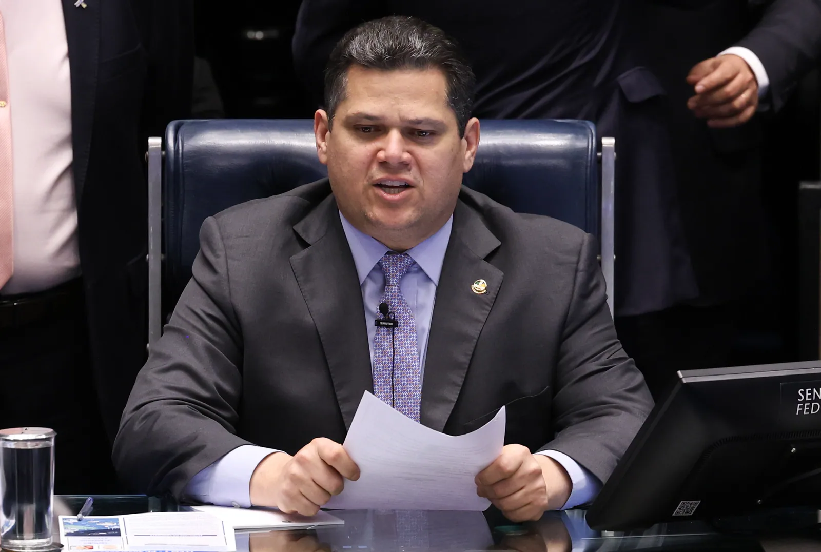 Taxa das blusinhas: governo pede comissão mista