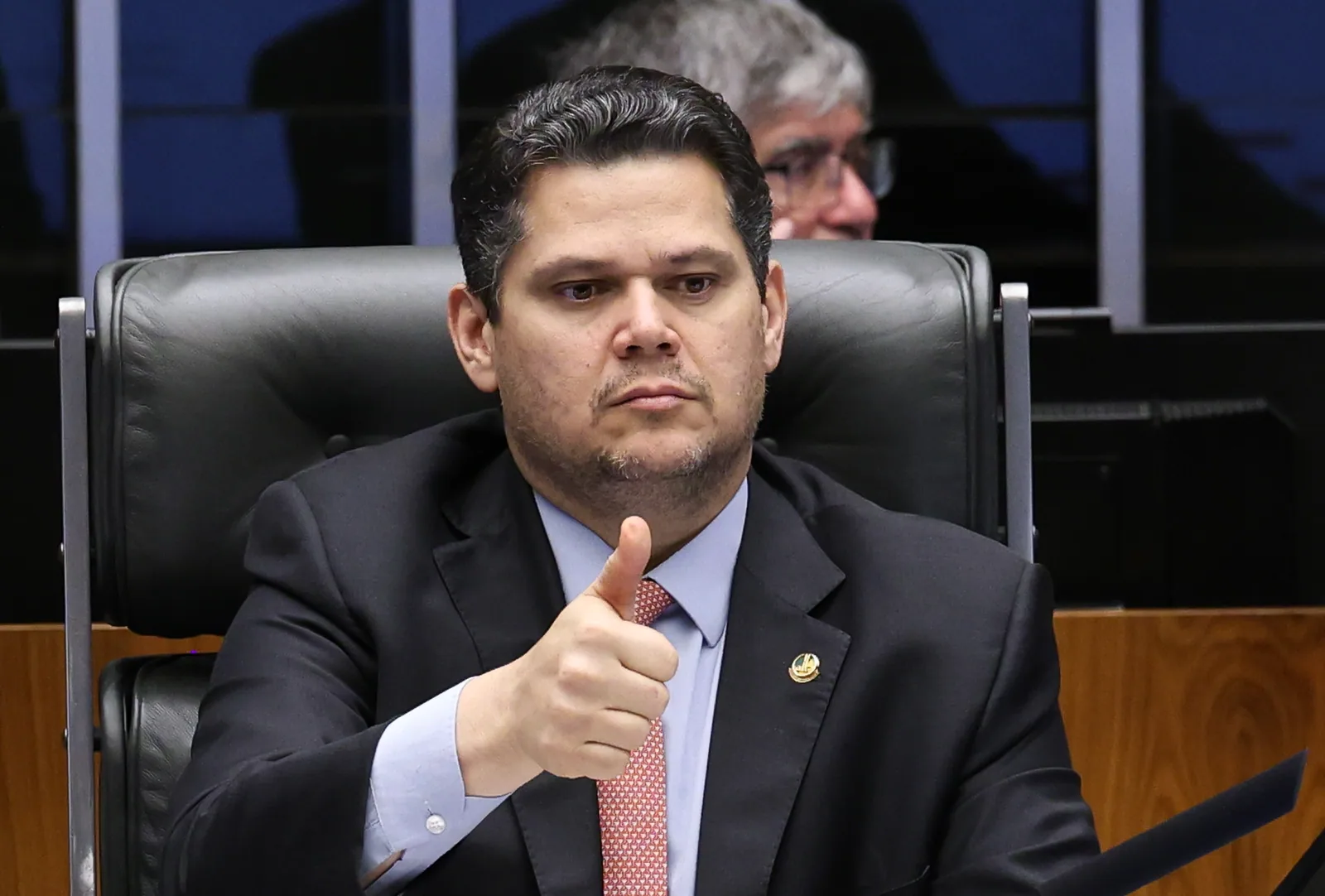 Alcolumbre exige comissões para analisar PEC da escala 6x1