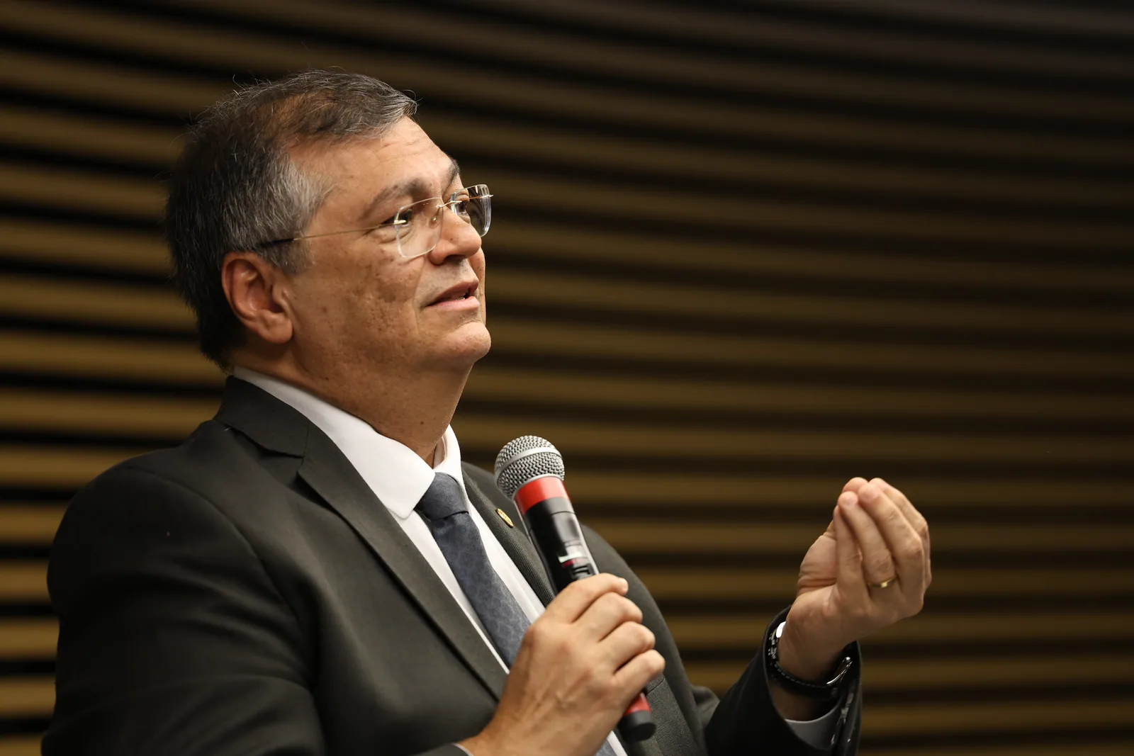 Dino envia à PF respostas de partidos sobre emendas