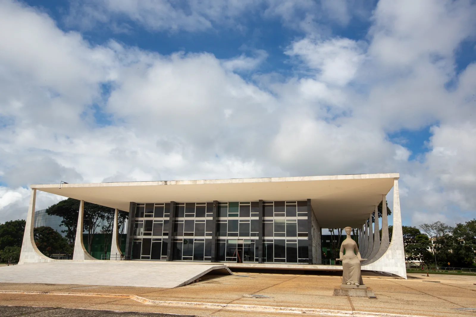 Plenário fixou entendimento de que incentivo fiscal estadual não compõe faturamento empresarial e rejeitou recurso da União com impacto de R$ 16 milhões.