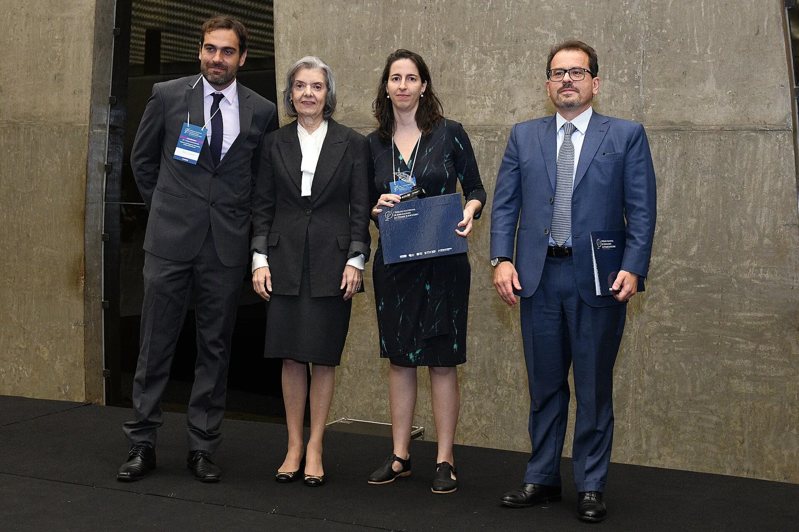 AGU cobra Discord sobre proteção de crianças e estuda ação