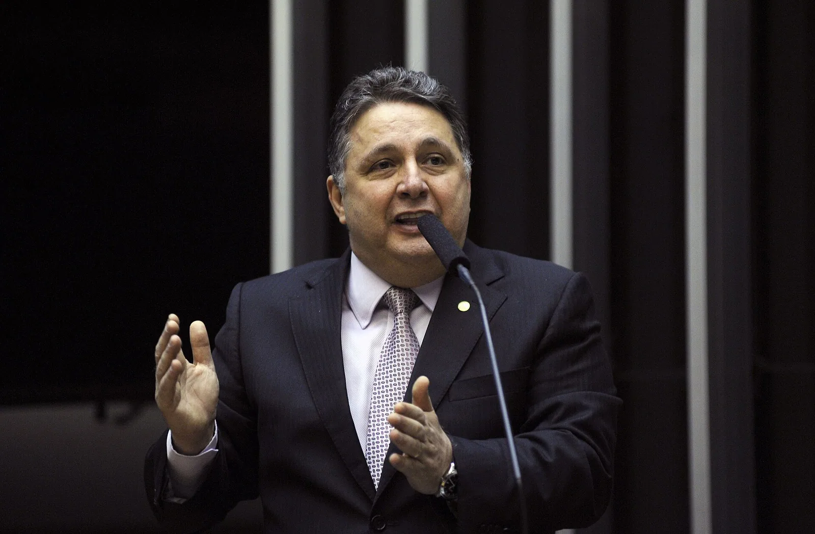 Justiça do RJ manda cumprir perda de direitos de Garotinho
