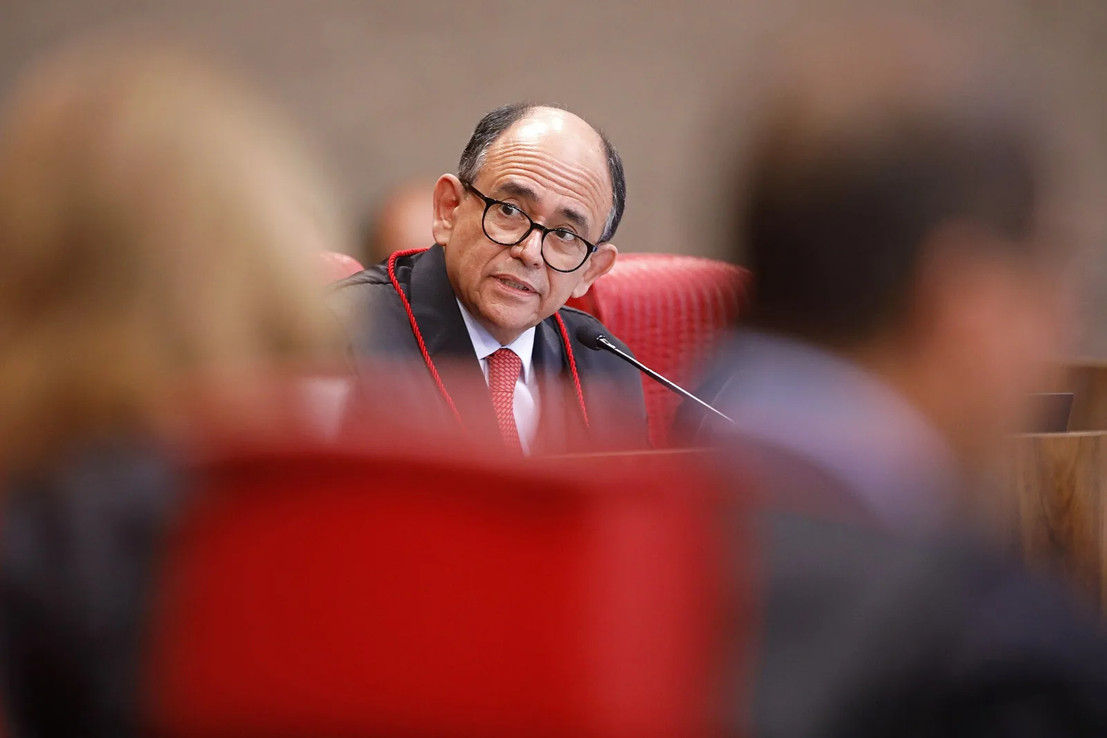 Eleitores do Rio de Janeiro precisam conferir nova zona e seção antes do primeiro turno de 4 de outubro para evitar deslocamentos errados.