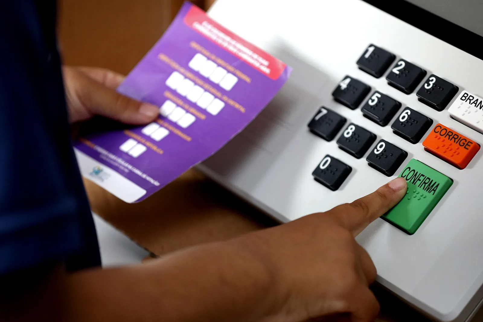 Com encerramento dos cadastros, campanhas têm liberação de propaganda eleitoral, abertura de contas e controle de dados pessoais.