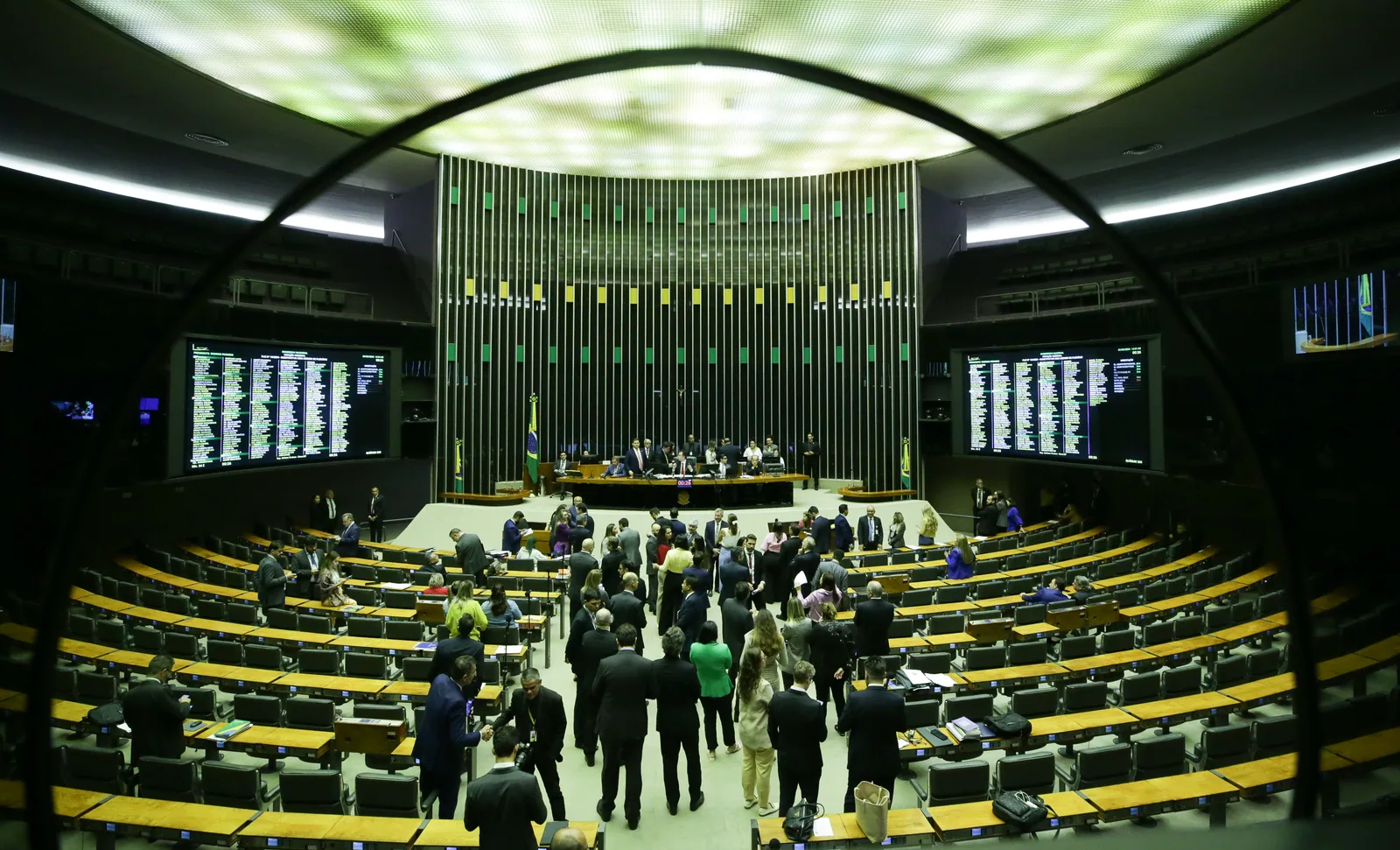 CCJ da Câmara aprova redução da maioridade penal para 16 anos