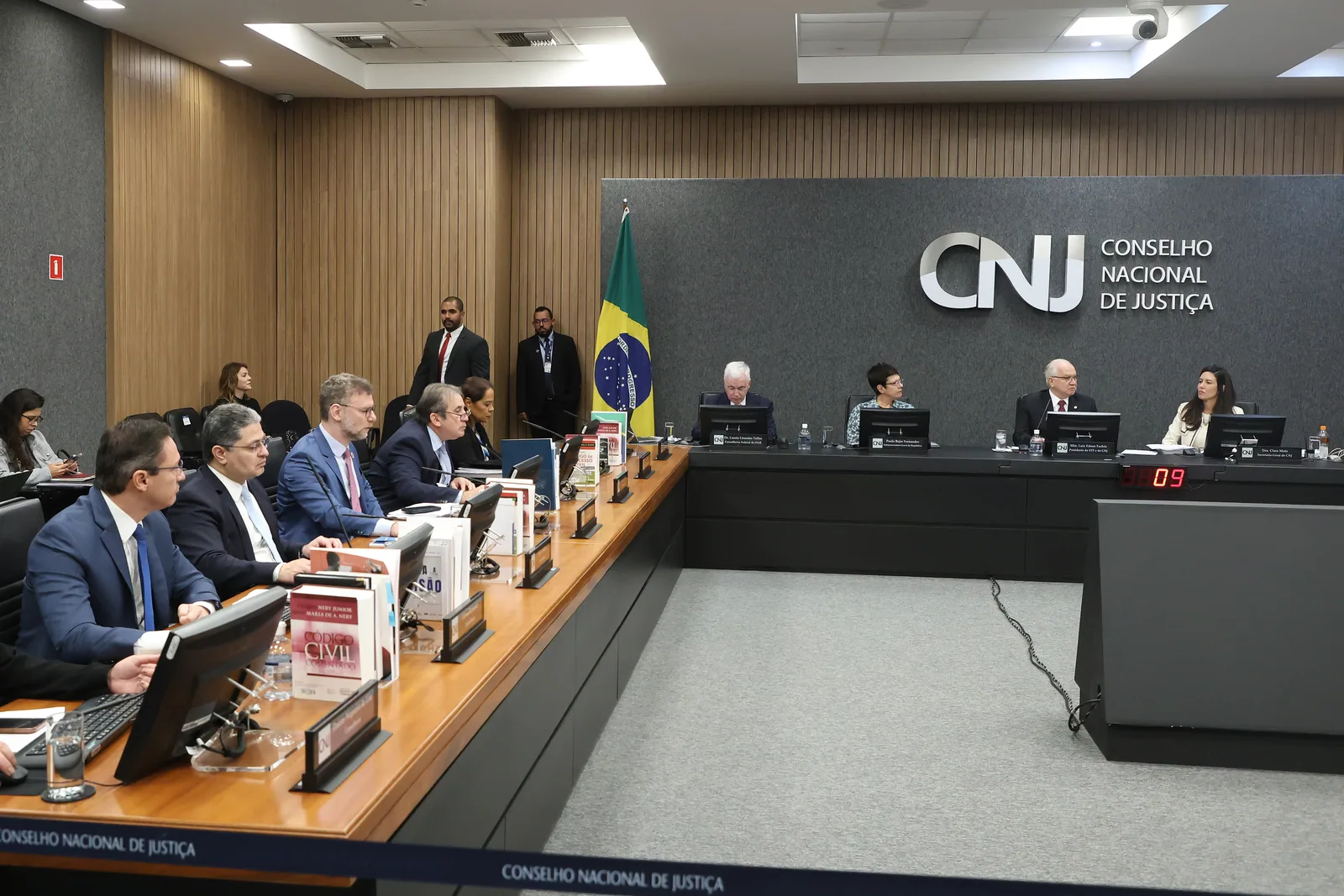 CNJ afasta Gabriela Hardt da magistratura por dois anos