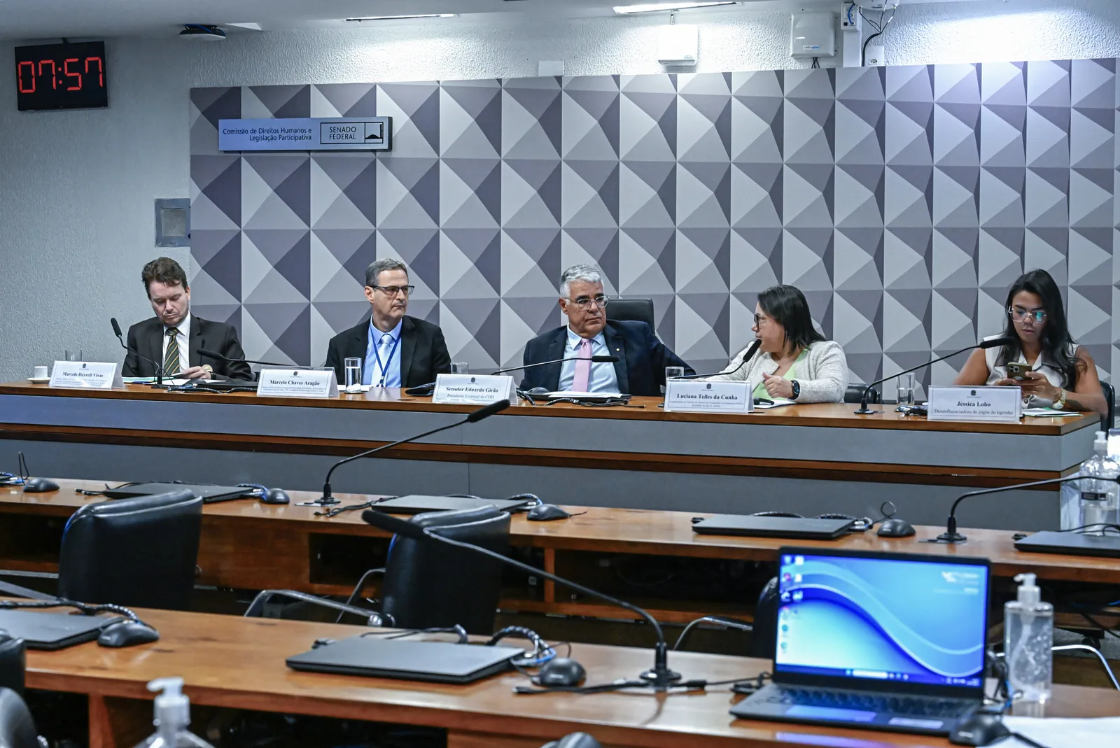 Defensores pedem veto total à propaganda de apostas virtuais