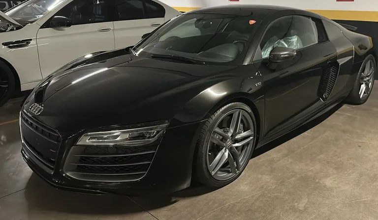 PF apreende carros de luxo de investigado do INSS