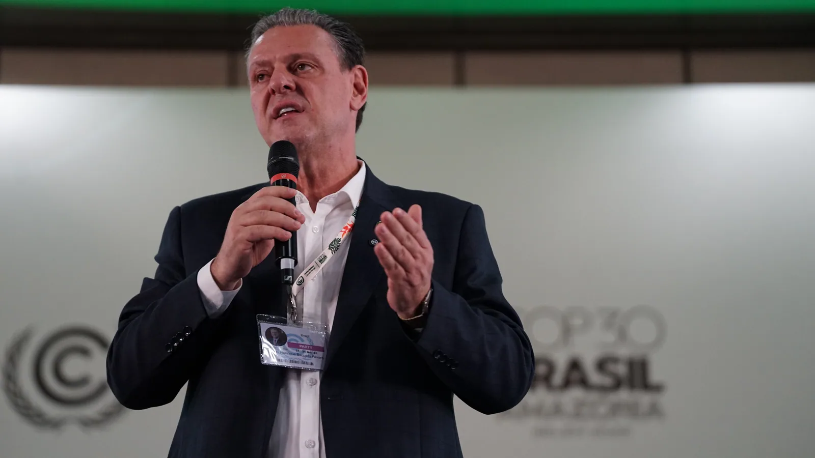 Proposta do senador Carlos Fávaro veta publicidade, patrocínio e funcionamento de plataformas de apostas de quota fixa.