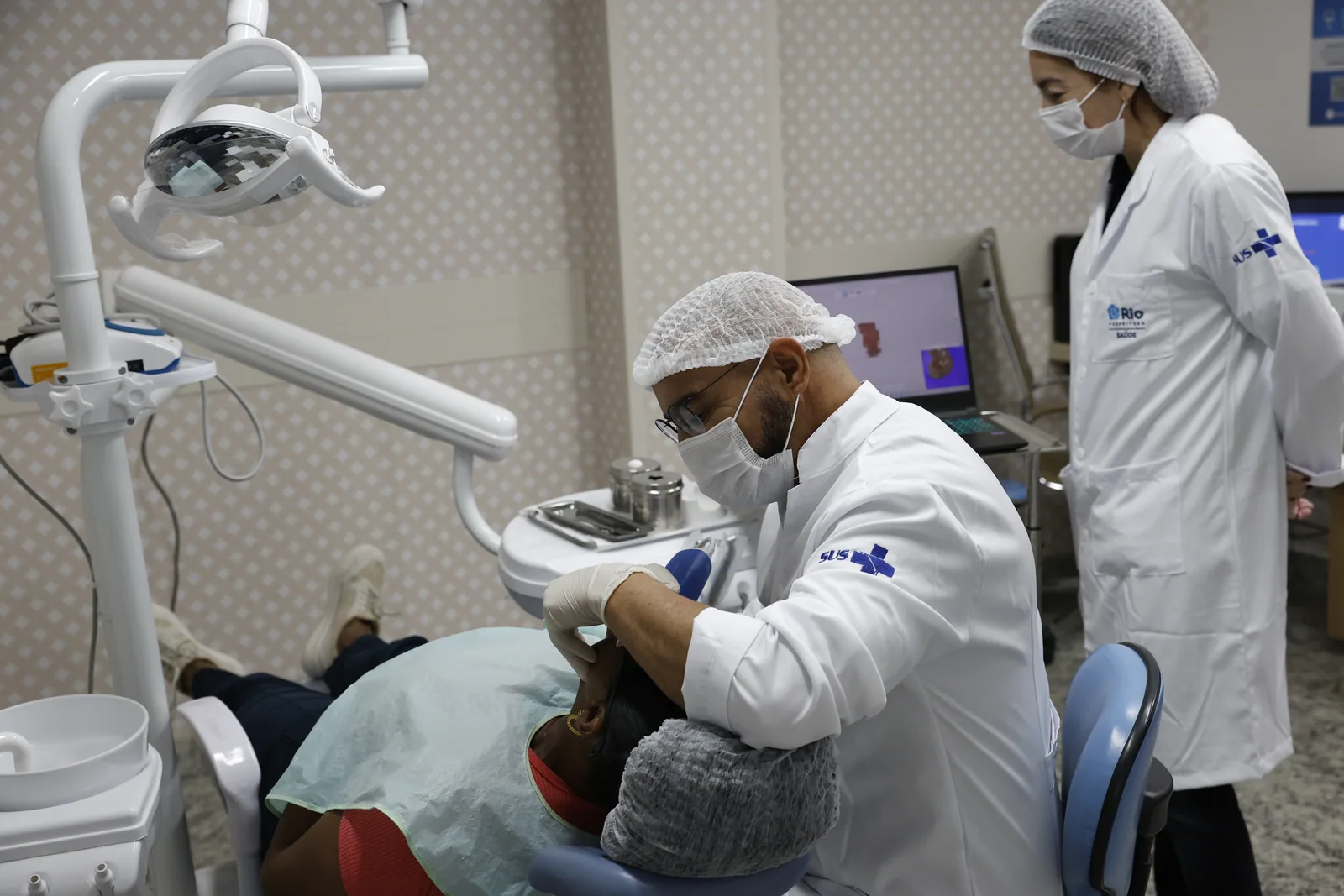 Senado aprova piso de R$ 13.662 para médicos e dentistas