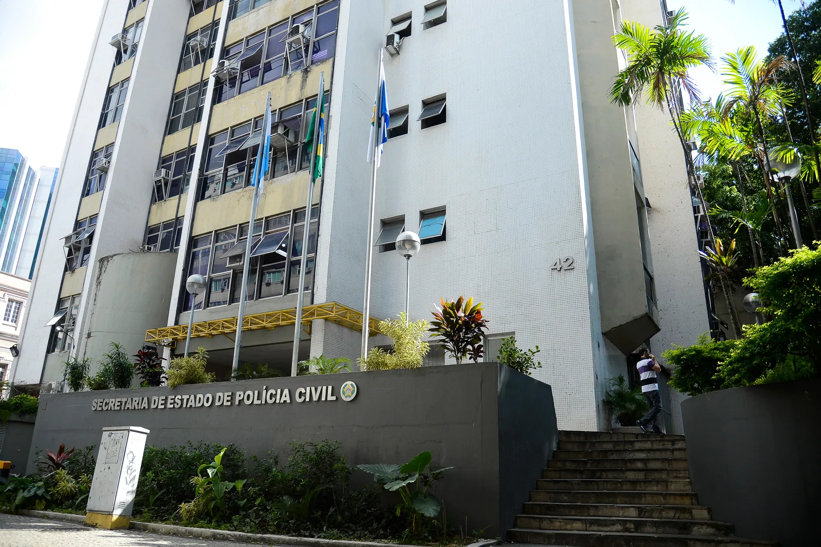 Operação da Polícia Civil do Rio mira Comando Vermelho