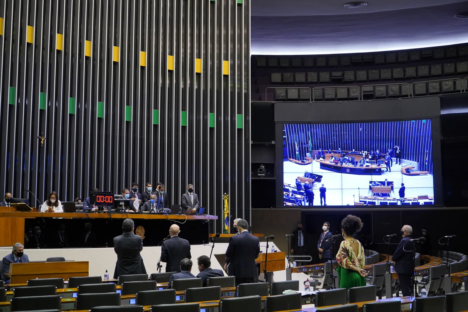 Dino manda 21 partidos explicarem controle de emendas