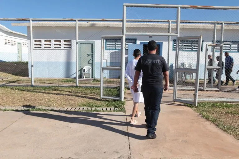 Câmara instala comissão para baixar maioridade penal