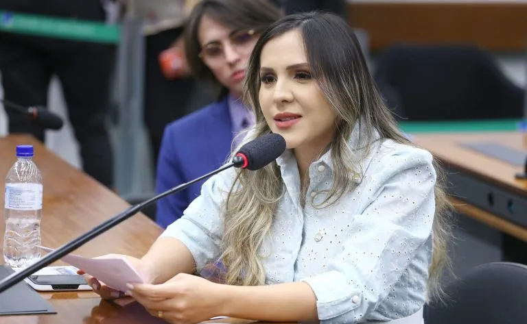 Proposta permite que pessoas com deficiência indiquem condições específicas para a realização dos exames antes da aplicação.