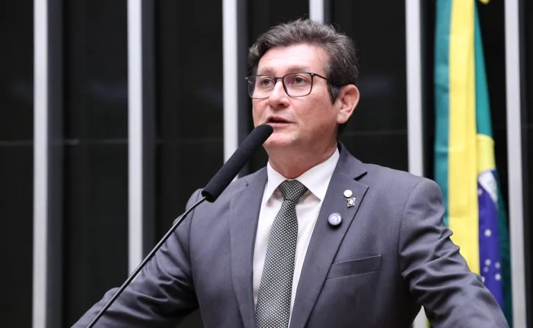Porte de arma para empresários avança na Câmara