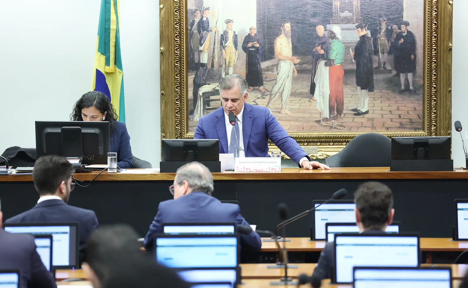 CCJ aprova fim da aposentadoria como pena para juízes