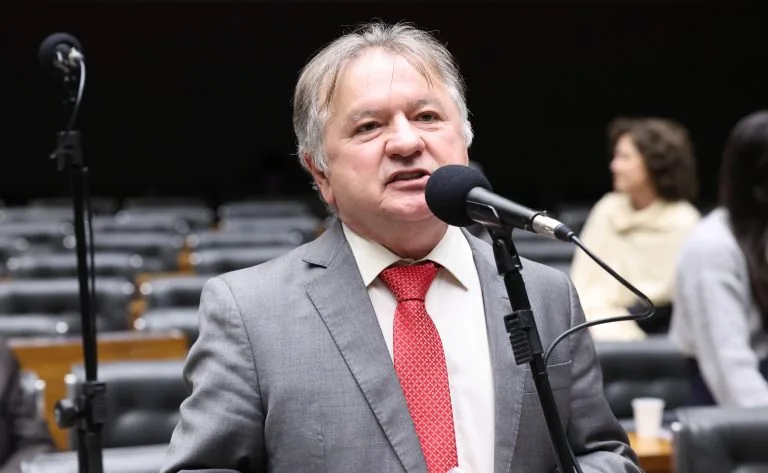 Câmara aprova placa obrigatória em obra pública