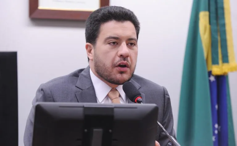 Especialistas e deputados defendem alinhar a proposta às leis de inteligência artificial e definir regras para uso de dados não pessoais.