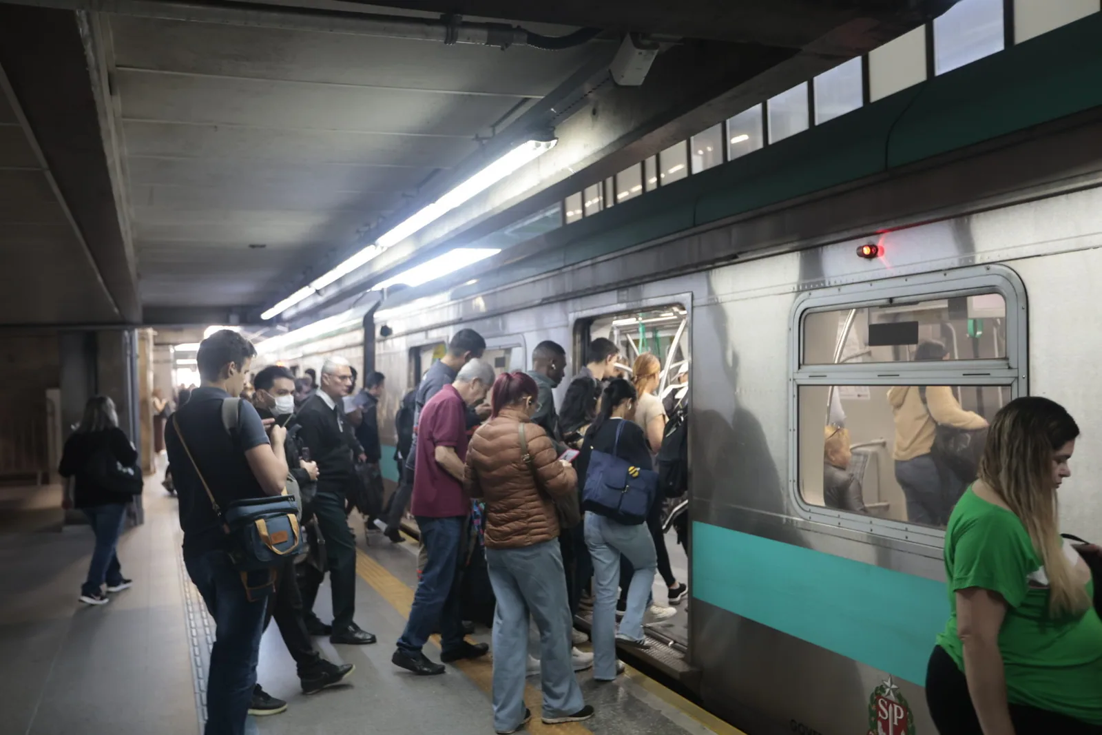 Greve de trens em SP termina após acordo sobre empregos