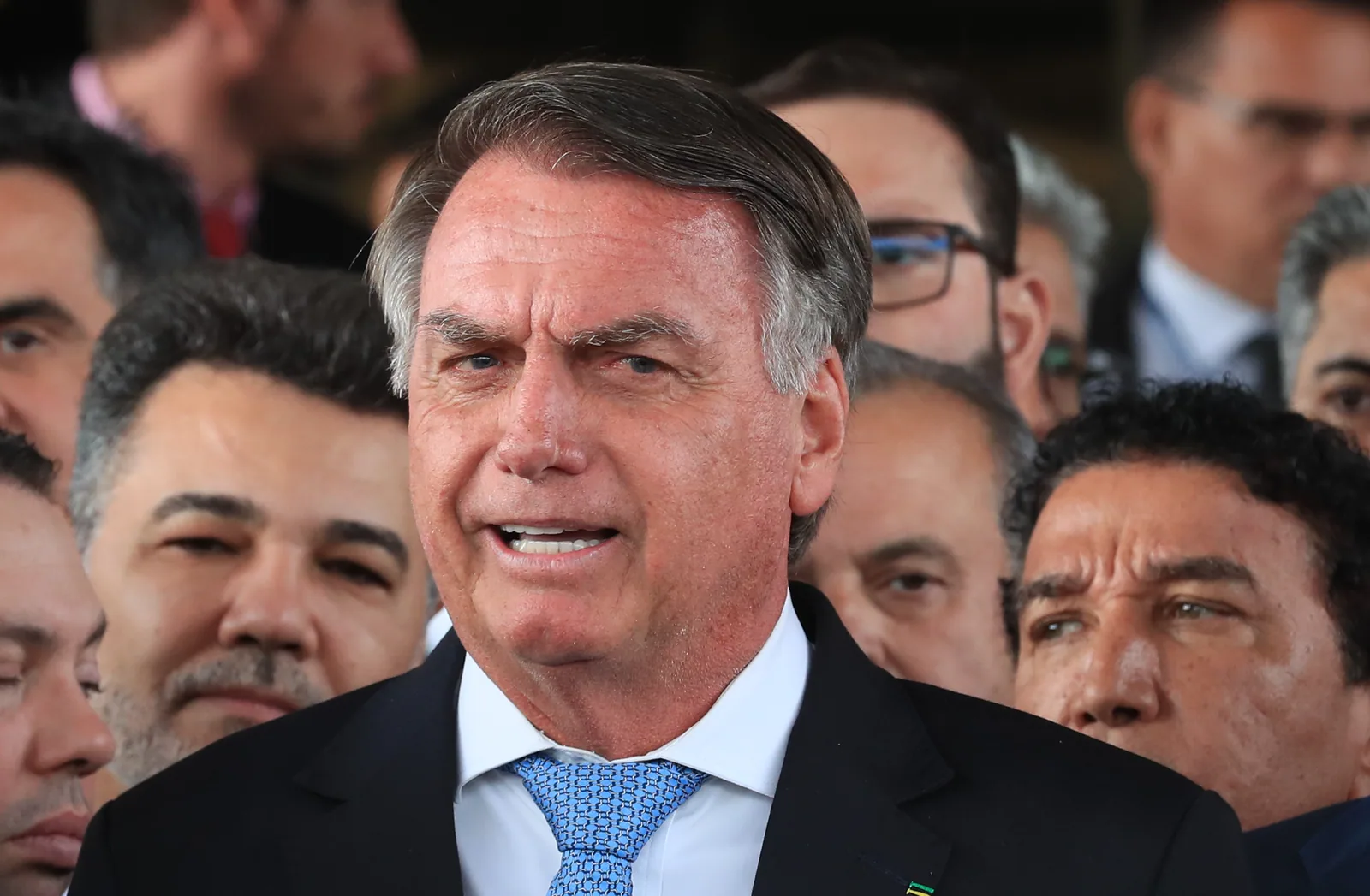 Bolsonaro presta depoimento à polícia sobre arma apreendida