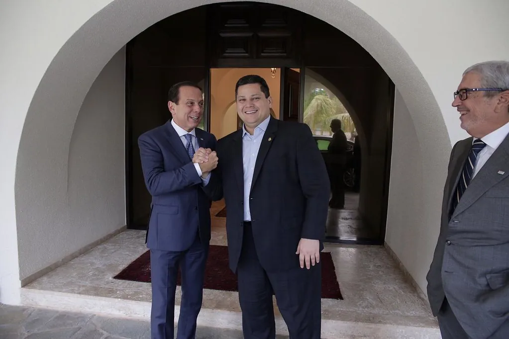 O presidente da Casa enviou a proposta trabalhista, o projeto sobre terras raras e a PEC da Segurança Pública para análise dos senadores nas comissões.