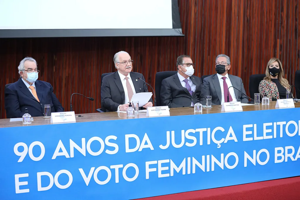 Regras garantem condução oficial de ida e volta para eleitores de áreas rurais, comunidades tradicionais e pessoas com deficiência.