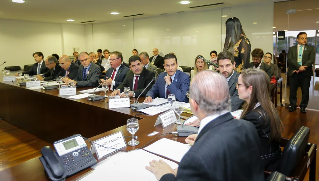 Entenda o impacto prático do processo aberto pelo governo federal para avaliar contramedidas às tarifas comerciais dos Estados Unidos.