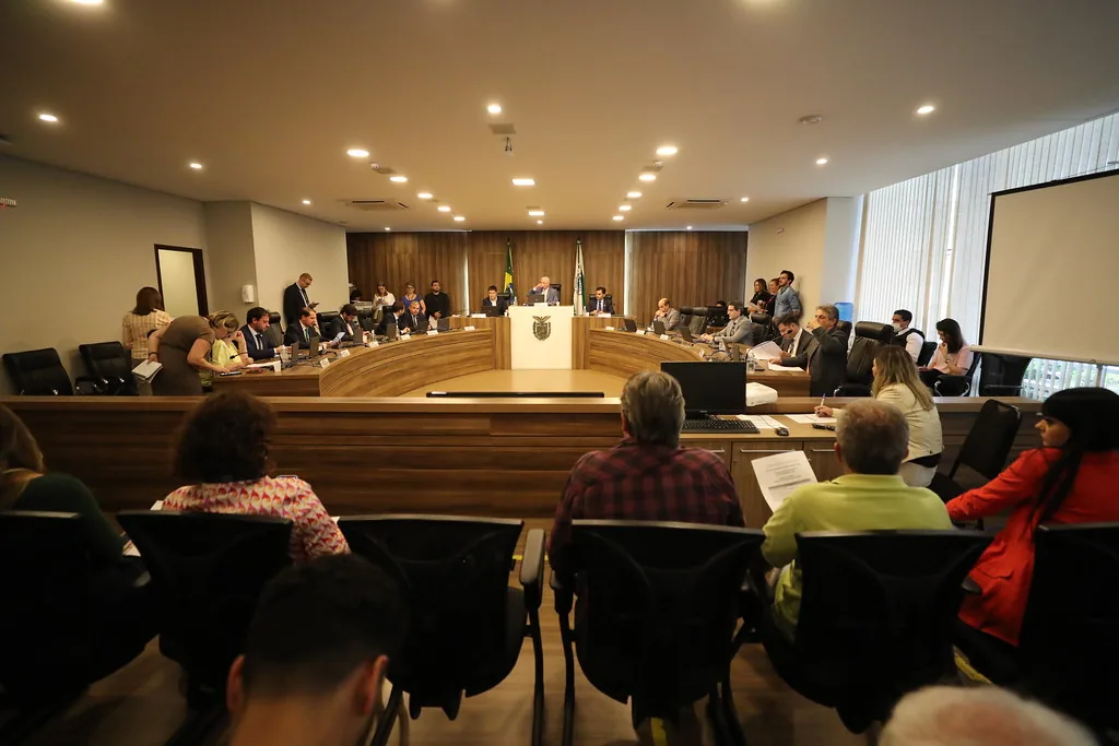 Regra nacional veta culpabilizar mulheres agredidas e exige treino obrigatório para equipes de saúde e segurança pública e privada.