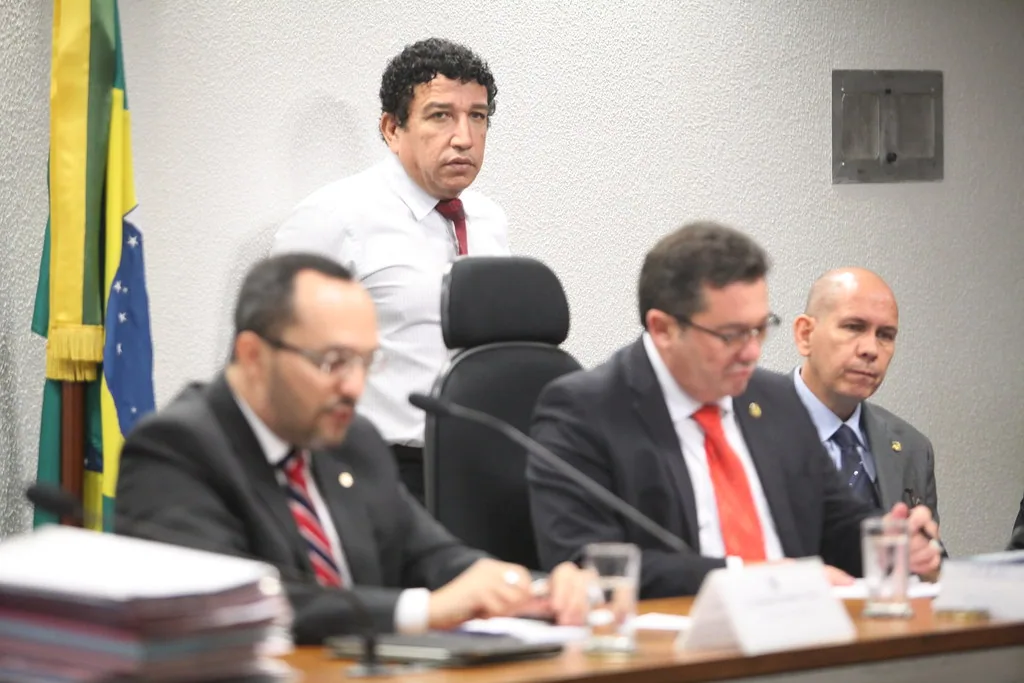 CCJ aprova aposentadoria especial para agentes de saúde