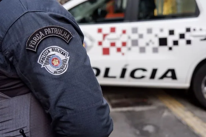 PMs detêm motorista de ônibus após buzina em SP