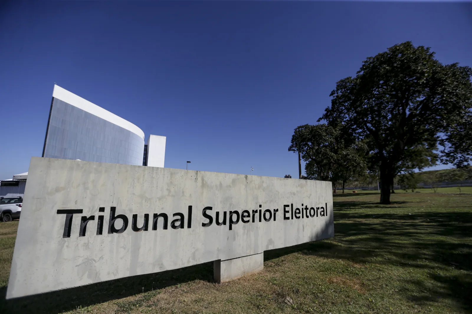 TSE cria conselho para combater IA e desinformação