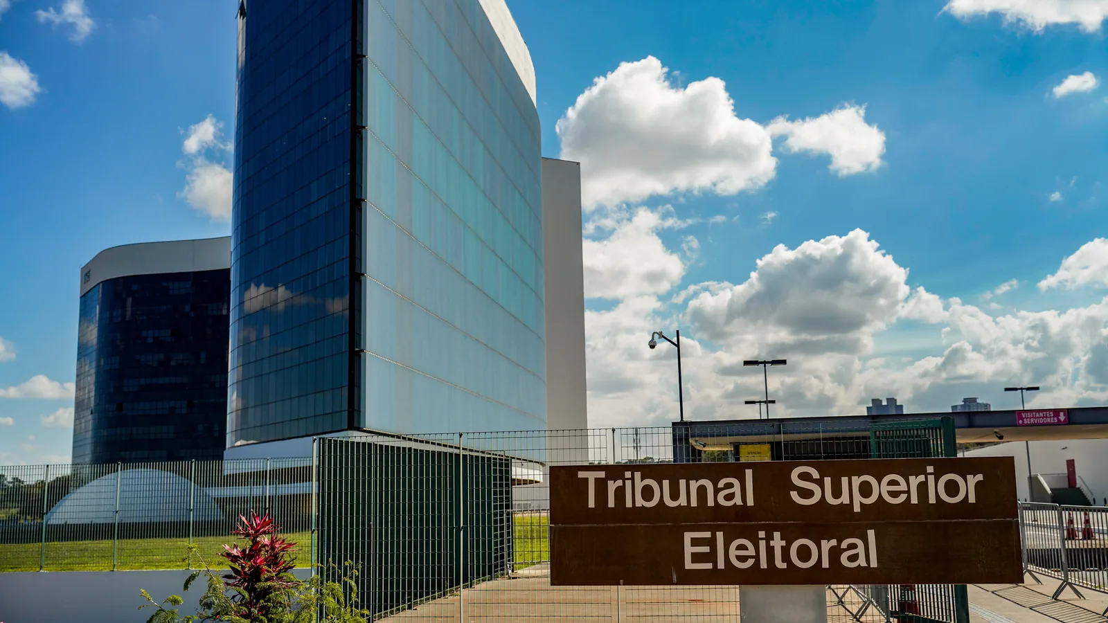 Uso de IA nas eleições divide ministros em reunião do TSE
