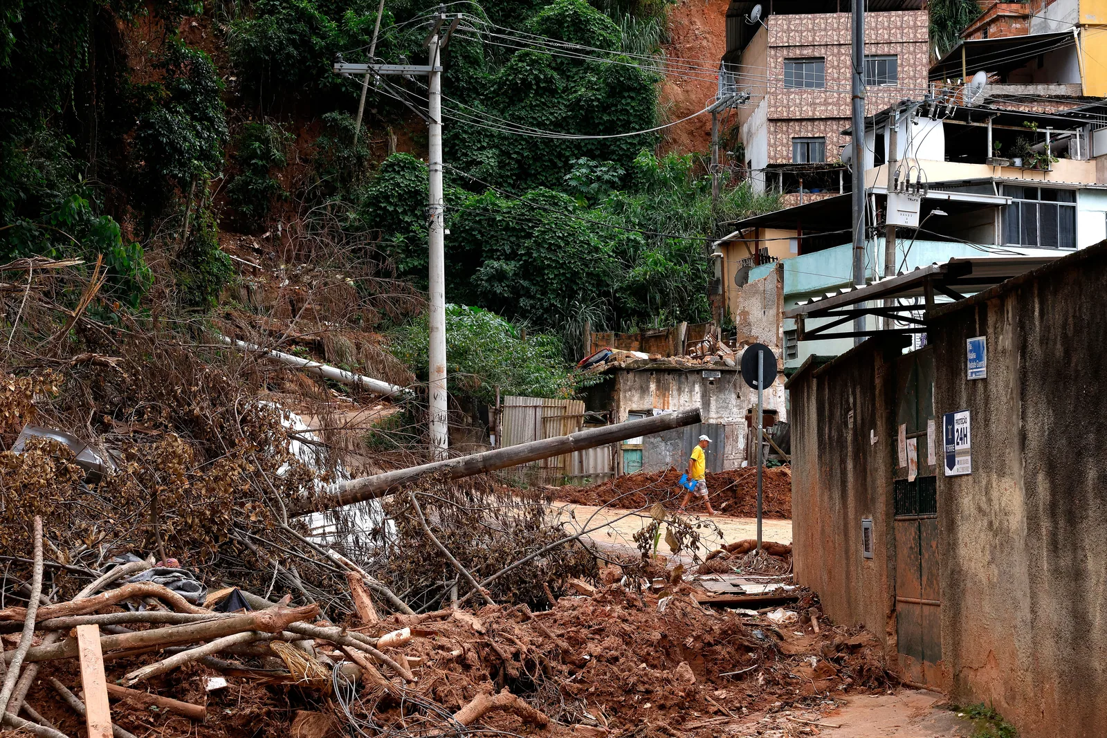 Auxílio-Reconstrução paga R$ 36 mi a moradores de MG